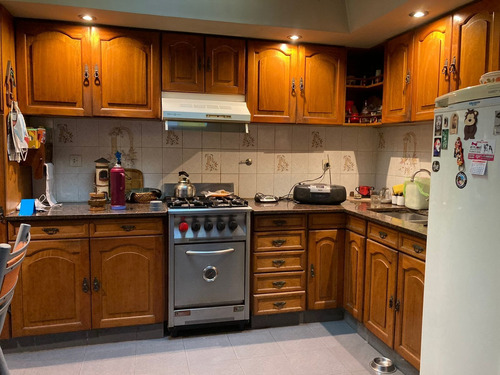 Imagen 12 de 28 de Chalet En Venta De 5 Ambientes Con Cochera En Banfield