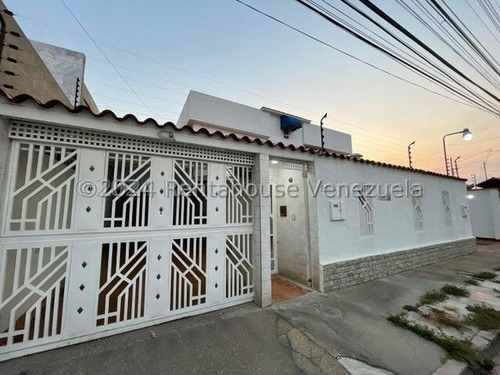 Casa En Alquiler Urb Andres Bello Maracay Zona Norte Con Tanque Subterraneo Y Terraza Kg