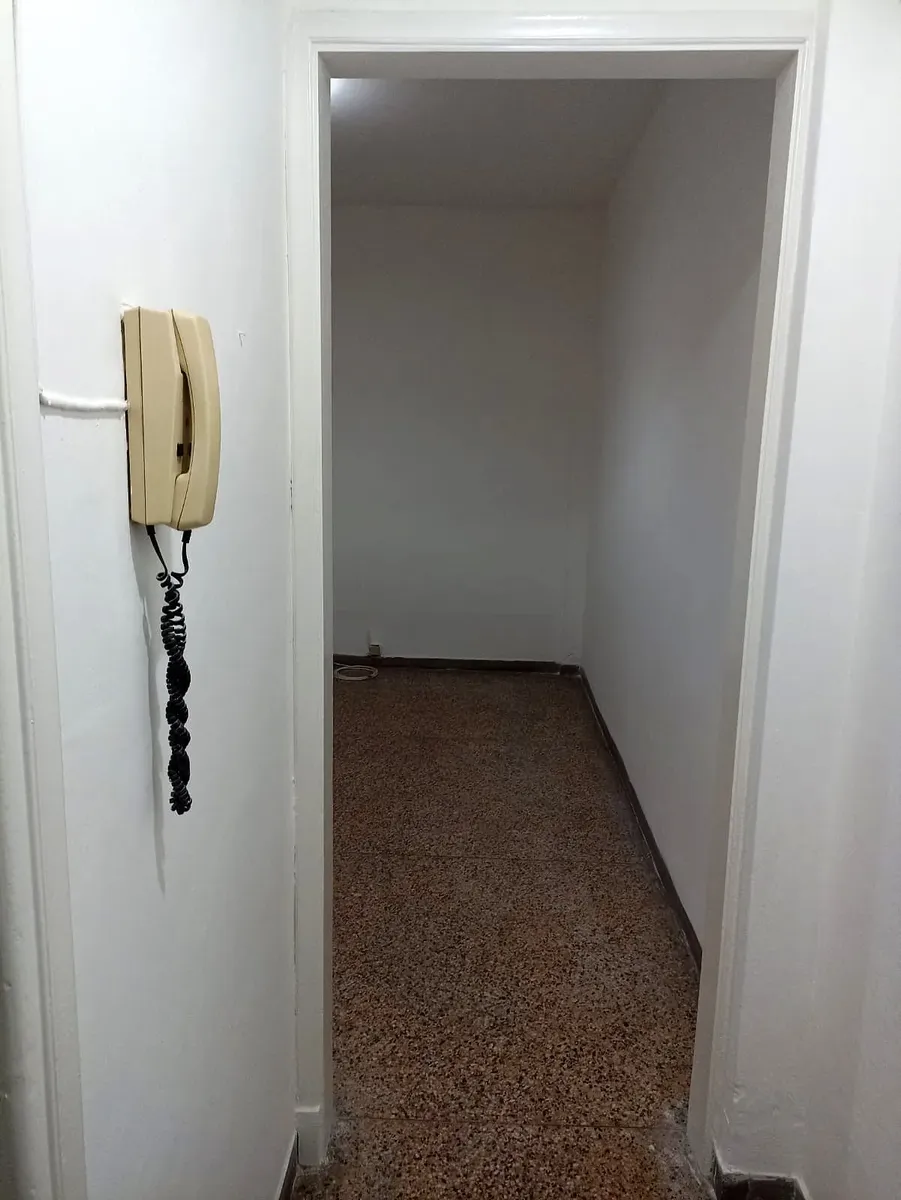 Dueño Alquila Cómodo Apartamento En Muy Buen Estado, Planta Baja Con Gran Patio, Baño Y Cocina Nuevos. · Foto 2