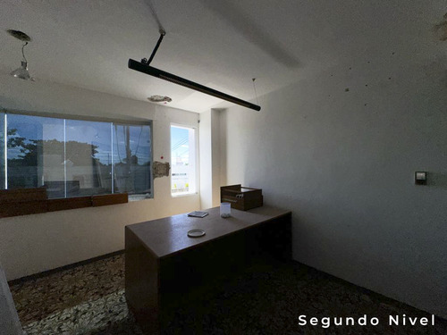 Renta De Edificio De Tres Pisos, En Avenida Prol Montejo, Para Adecuar