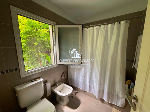 Casa En Venta Los Jazmines De 3 Dormitorios Y Dependencia. Pilar Del Este.