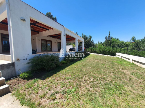Casa En Venta De 6 Dorm. En Machalí, Condominio Doña Matilde