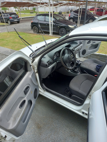 Renault Clio 1.0 16v Authentique Hi-flex 5p