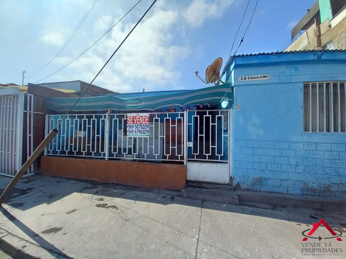 Se Vende Amplia Casa Regularizada En Población 1° De Mayo