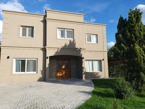 Casa En Venta - 4 Dormitorios 4 Baños - Cochera - 800mts2 - Pilar Del Lago