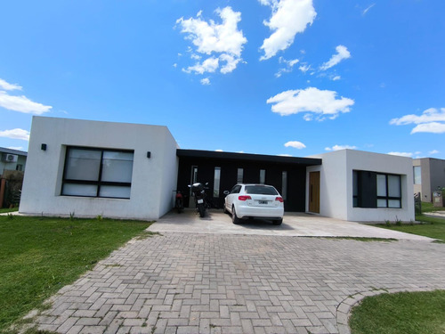 Venta Casa En San Sebastian Area 2 Golf - 5 Ambientes