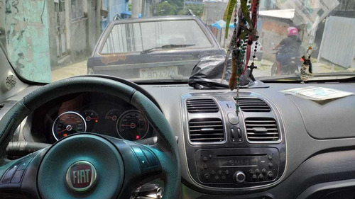 Fiat Grand Siena 1.4 Tetrafuel 4p Tetra-combustible 2015