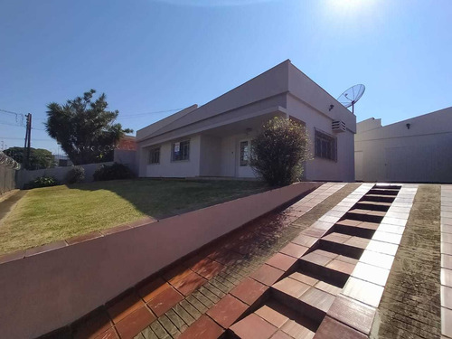 Imagem 1 de 26 de Casa Térrea Para Locação E Venda, Com Três Dormitórios, Piscina E Churrasqueira Na Avenida Santos Dumont, Jd. Boa Vista. - Pr - Ca1299_gprdo