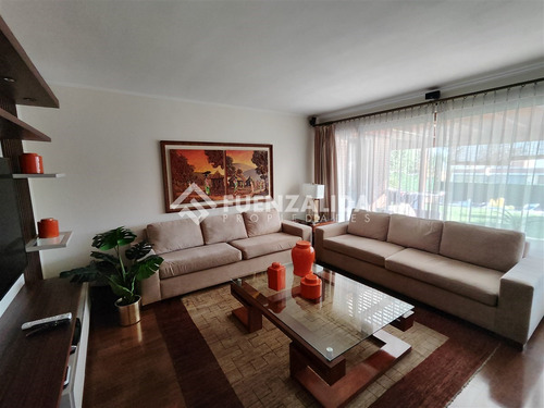Casa En Venta De 5 Dorm. Condominio, San Carlos De Apoquindo