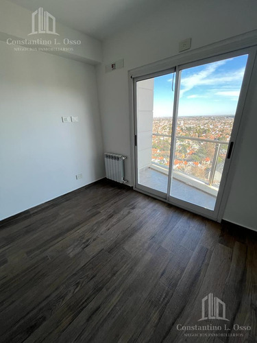 4 Ambientes - 3 Baños - 114 M2 - Piscina - Grupo Electrogeno - 2 Cocheras - Venta - A Estrenar