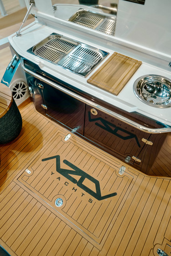 Lancha Azov Z380c Cabinada - 17 Pessoas - 2025 - 0km