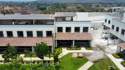 Casa En Fraccionamiento Con Alberca Y Seguridad
