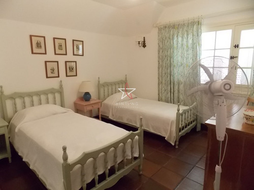 Casa, 5 Dormitorios, 5 Baños, Punta Del Este, Venta- Ref: 1019