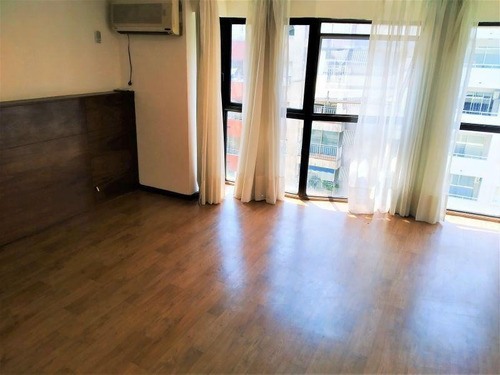 Imagen 1 de 6 de Venta Monoambiente Con Renta Piso Alto Gastos Bajos Pocitos Montevideo