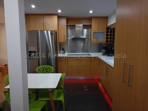 Townhouse En Alquiler, Urb. Lomas De La Trinidad