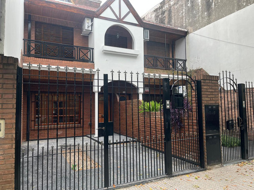Venta - Casa 5 Ambientes - Monte Castro