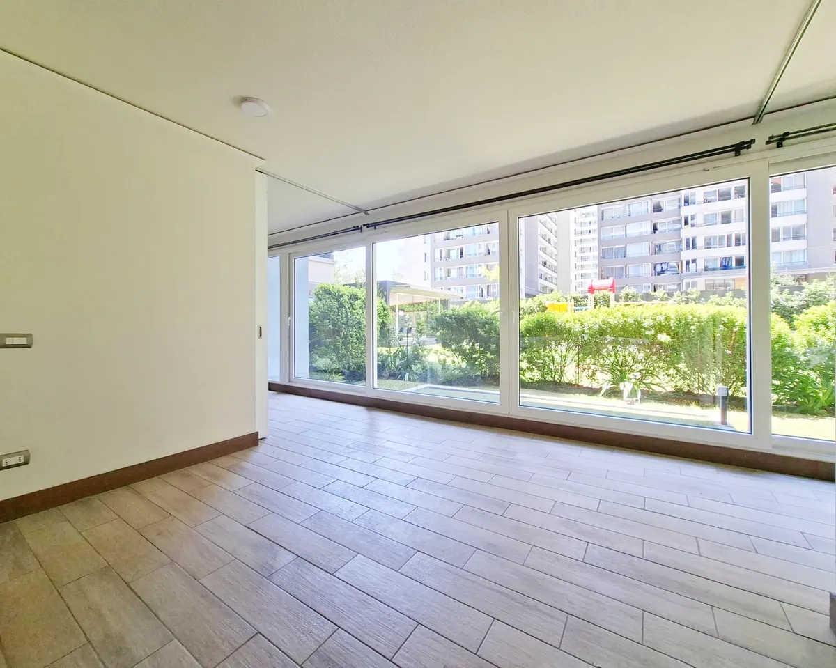 Imagen 2 de 28 de Edificio Av. Américo Vespucio (1 Est.) Vista Norte Piso 1