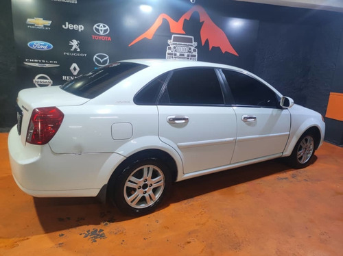 Imagen 14 de 15 de Chevrolet Optra Sedan