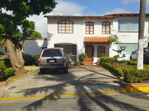 Casa Tipo Town House En Exclusiva Urbanización En Pampatar
