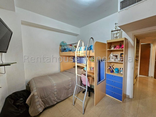 Espectacular Penthouse De 3 Niveles Zona Norte, Urb. La Arboleda 25-5272 Hc