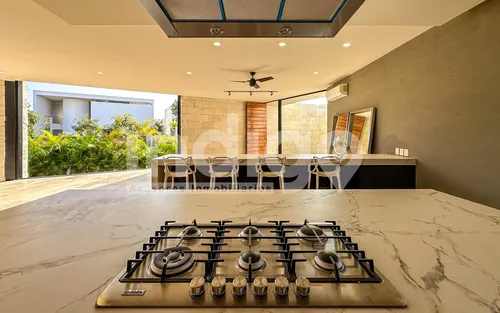 Casa En Venta En Mérida, Yucatán Country Club, Privada Oasis