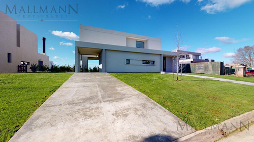 Venta Casa La Calesa Pilará, 4 Habitaciones