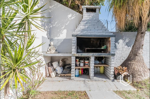 Venta Casa Tres Ambientes Con Pileta Y Jardín En Ituzaingo