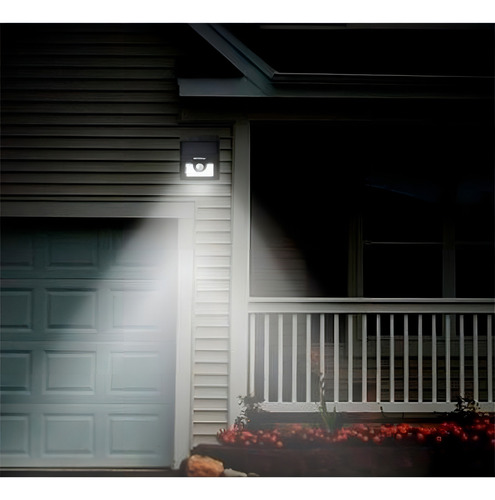 4 lâmpadas solares com sensor de movimento colorido de 30 LEDs Durante a noite, a lâmpada permanece acesa com pouca luz até que o sensor detecte um movimento próximo.