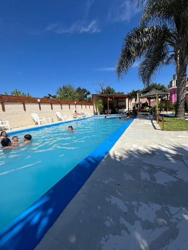 Casa En Venta - 4 Dormitorios 3 Baños - 9 De Abril