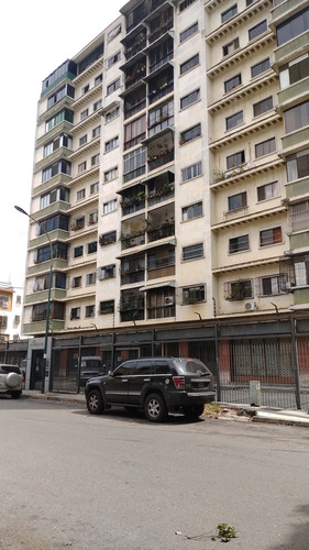 Apartamento De 72m2 En Venta En Los Chaguaramos, Caracas Lfm08