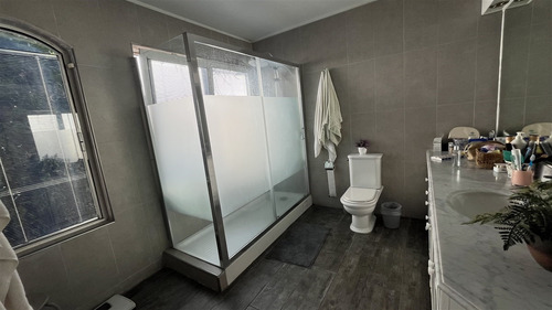 Casa En Venta De 7 Dorm, 2 Suite ,4 B ,en Lo Barnechea