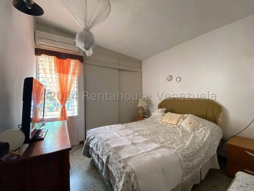 Naudy Escalona & Maribel Morillo Asesores Inmobiliarios De Rentahouse Venden Fabulosa Casa En Excelente Zona De Cabudare
