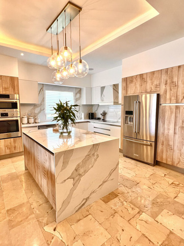 Venta De Hermoso Apartamento Con Vista A La Marina De Cap Cana, Punta Cana