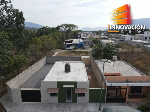 Se Vende Casa En Coquimatlán, Col. Santa Rita, Con Terreno M