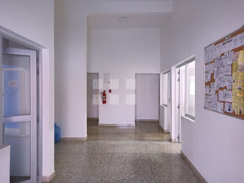 Imagen 2 de 15 de Excelente Casa Para Oficinas En Calle3 De Casco Central De Lecheria