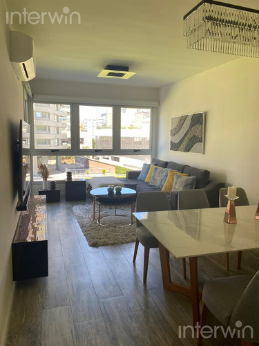 Departamento - 2 Ambientes - Con Balcón Y Cochera - Olivos - Vicente Lopez - Venta