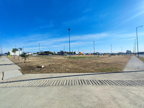 Lote Docta Avenida Frente Al Parque 600m2