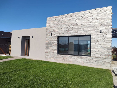Imagen 2 de 18 de Antonini Modet - Casa En Venta En San Ramon - Pilar Del Este