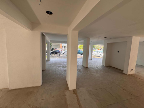 Excelente Y Exclusiva Ubicación Local Comercial / Remodelado