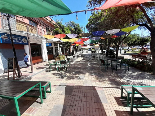 Local En Plena Plaza De Peñaflor