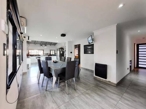 Casa En Venta - 3 Dormitorios 3 Baños - Cocheras - 800mts2 - Manuel B. Gonnet, La Plata