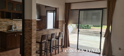 Casa 2 Dormitorios, 2 Baños. Barrio Oeste.