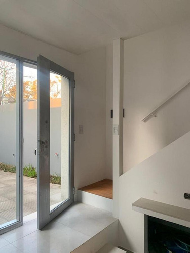 Imagen 12 de 30 de Casa Venta 2 Dormitorios 1 Baño 1 Cochera 108 Mts 2 Totales - La Plata