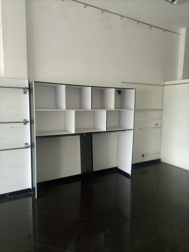 Imagen 5 de 8 de Vera Casa Inmobiliaria Vende Amplio Local Comercial En El C.c Paseo Paraparal L/firma 0414.404.84.31 Jennyfer De López