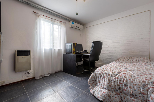 Venta/permuta - Casa De 3 Dormitorios Con Quincho Y Piscina. Villa Amelia.