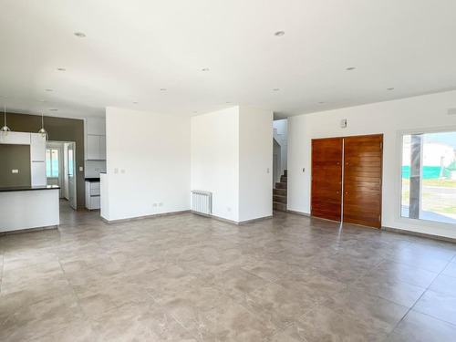 Imagen 6 de 28 de Casa En Alquiler - Barrio El Trébol - Haras De Santa María Escobar