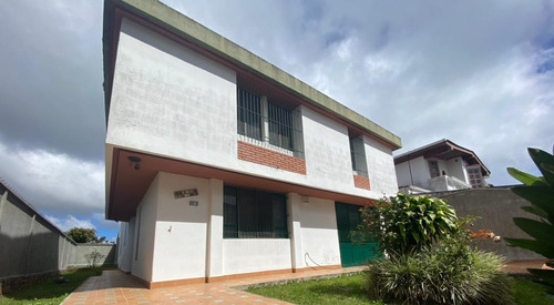 Se Vende Casa 300m2 5h/5b/3pe San Antonio De Los Altos