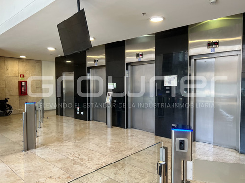 Oficina Con Climatización Y Ventanas Termopanel En Santiago