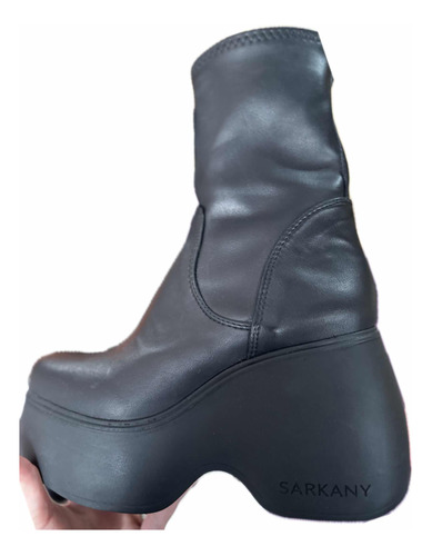 Botas Sarkany