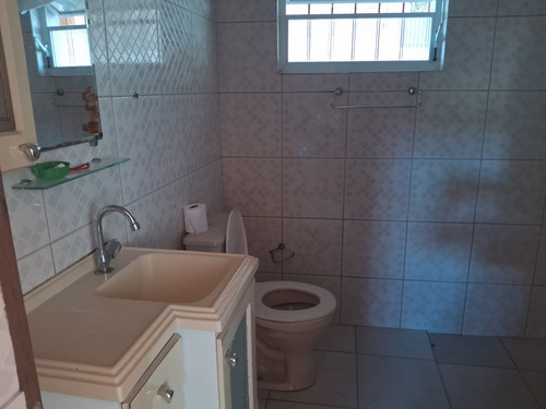 Casa Com 2 Dormitórios E Quintal Grande Na Praia
